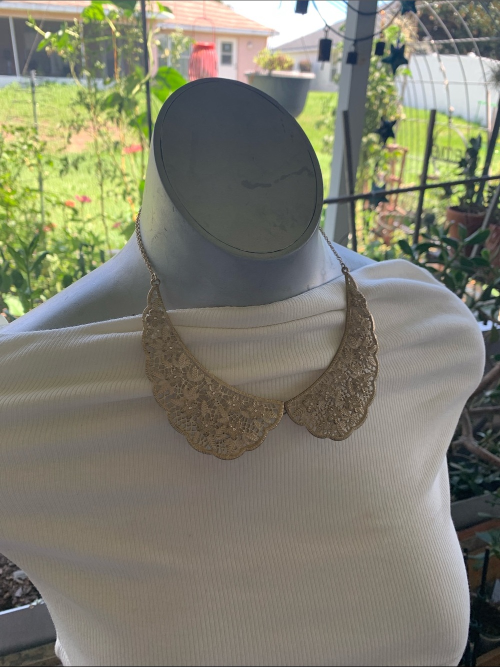 Delicate Gold Filigree Collar Necklace - Women Jewelry